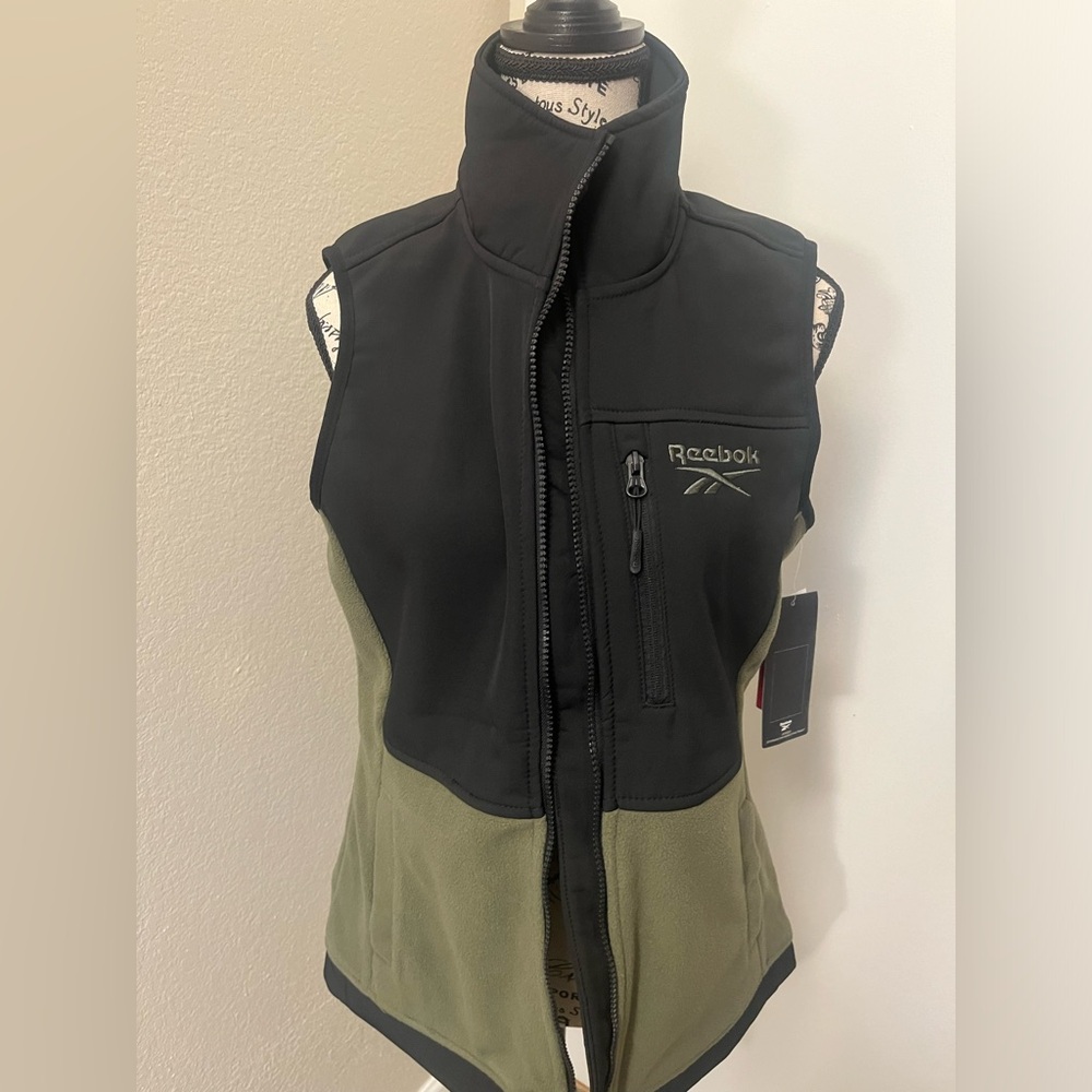 Reebok Women’s Green and Black Zip Up Activewear Vest Jacket Size S NWT $90